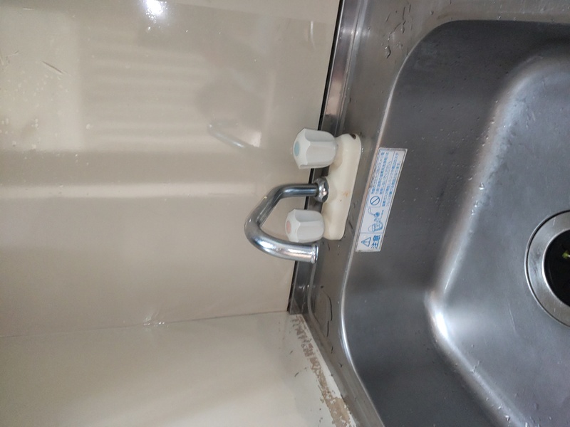 ハンドルが、固くて回し辛い😓ポタポタ水漏れも