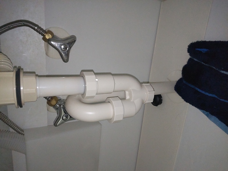 洗面所排水管から水漏れ